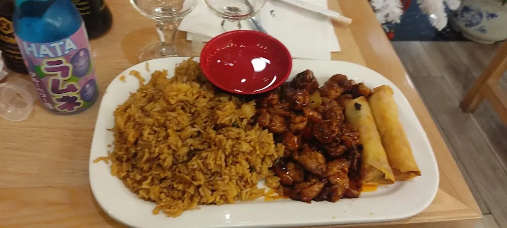 Riz Aux Crevettes Nems Crevettes Et Poulet Sauce Piquante